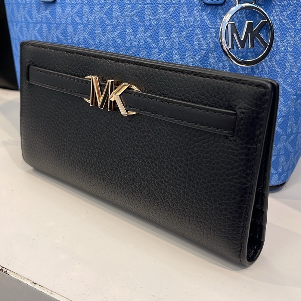 Michael Kors Reed Large Bifold Pebbled Leather Snap Wallet Card Case
Black
NWT - Picture 15 of 16